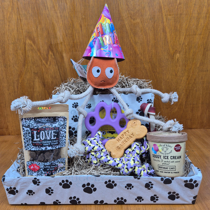 Bow Wow Birthday Box, The Deluxe for Senior Medium Sized Dogs (10–20kg)